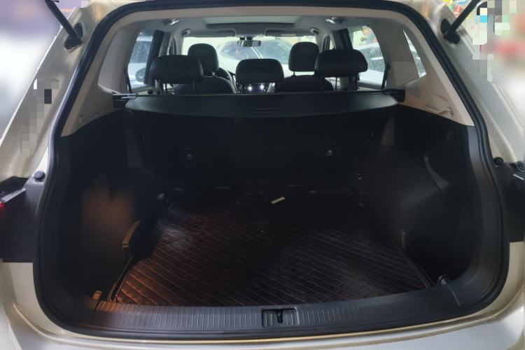 Used Volkswagen Tiguan L 2018 Facelift 330TSI Automatic Two-Wheel Drive Luxury Edition Trunk