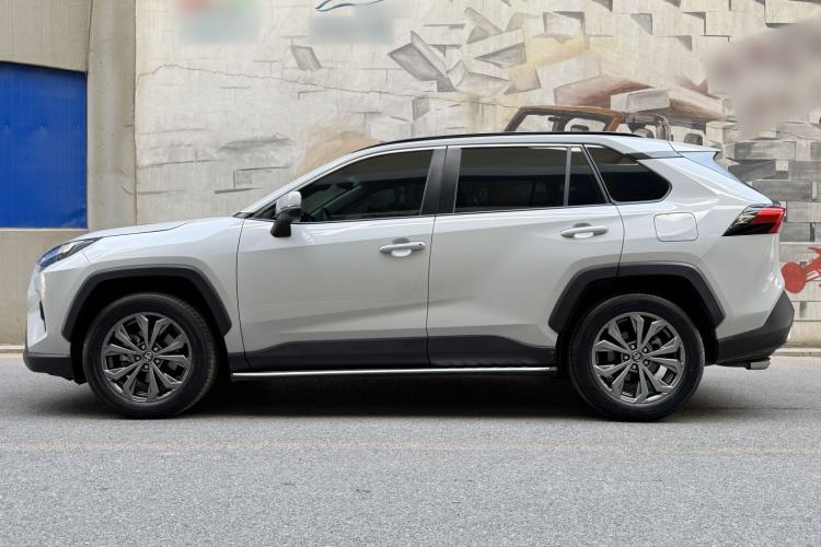 Used Toyota RAV4 2023 2.0L CVT Two-Wheel Drive Fashion Plus Edition Exterior 3