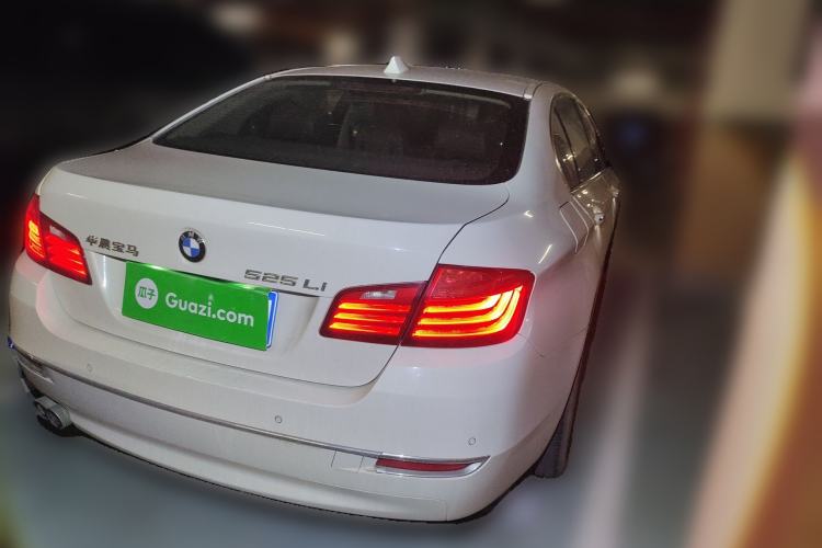 Used BMW 5 Series 2014 525Li Luxury Design Package Rear Right 45 Deg