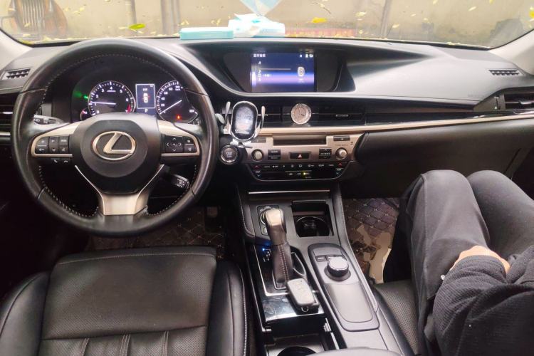 Used Lexus ES 2015 200 Elite Edition Center Console