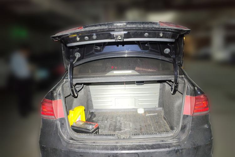 Used Volkswagen Santana 2016 1.6L Manual Fashion Edition Trunk