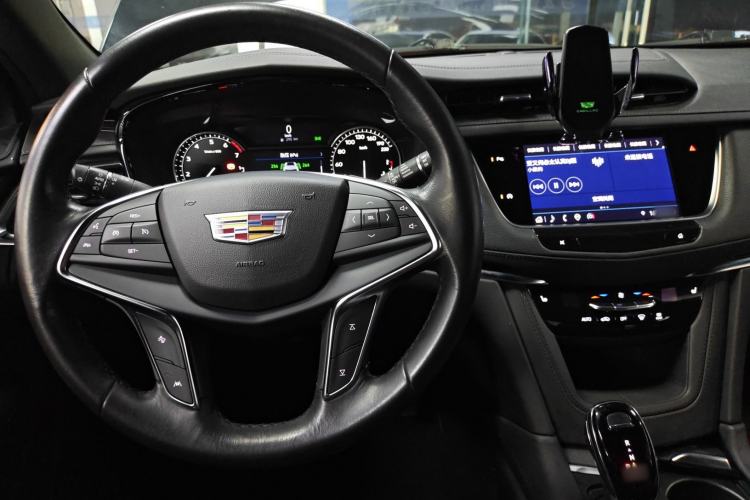 Used Cadillac XT5 2022 2.0T Two-Wheel Drive Luxury Version Center Console