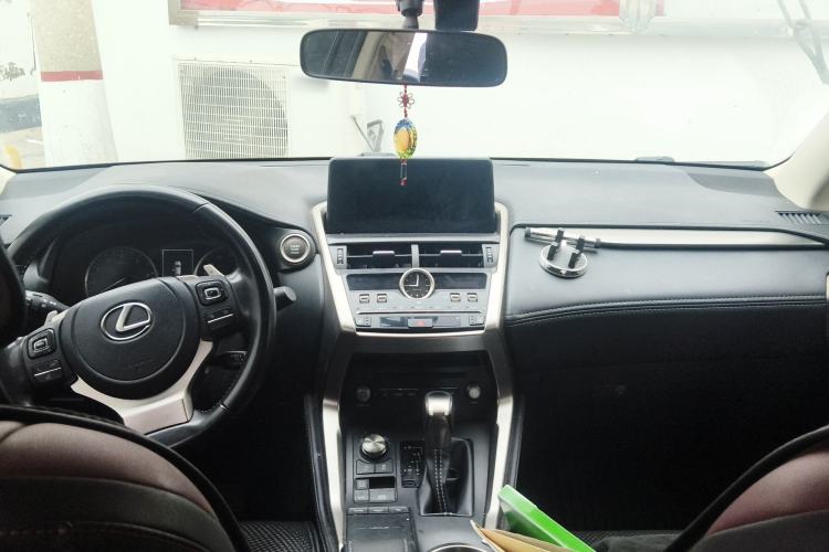 Used Lexus NX 2020 200 Front-Wheel Drive Vmotion Edition China VI Standard Center Console