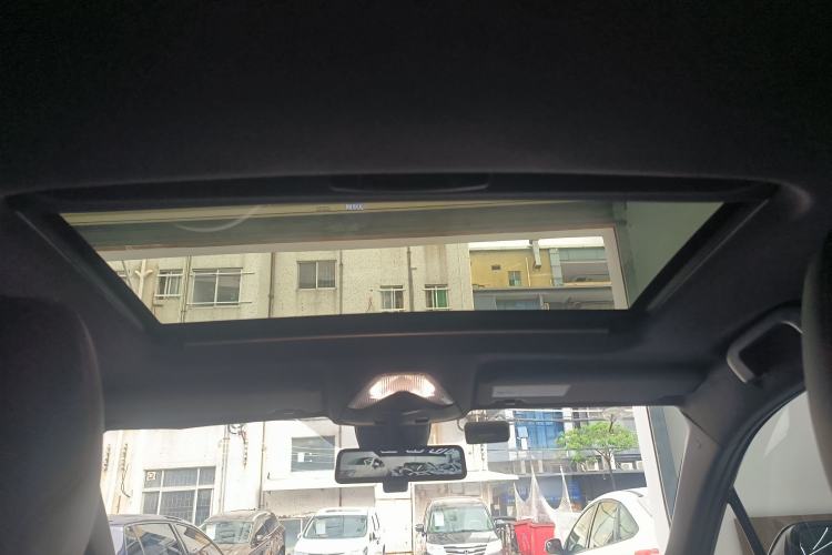 Used Toyota C-HR 2018 2.0L Luxury Sunroof Version China VI Standard Headliner