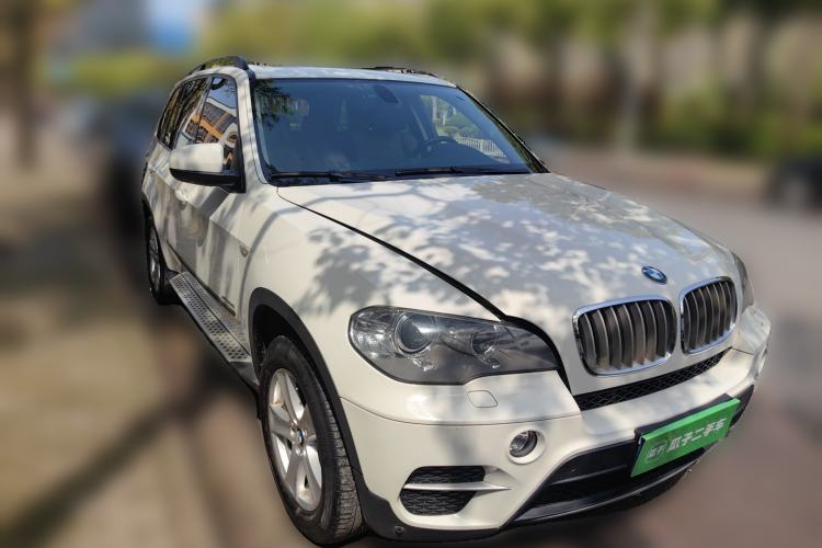 Used BMW X5 2011 xDrive35i Leading Model Front Right 45 Deg