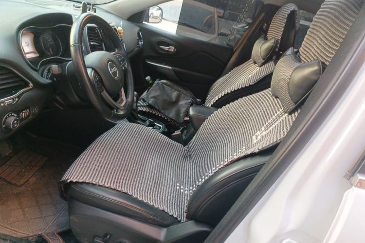 Used Jeep Cherokee 2019 2.0T Four-Wheel Drive Explorer Edition China VI Emission Standard