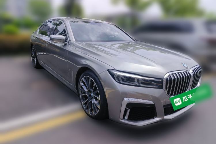 Used BMW 7 Series 2019 740Li Leading Model M Sport Package Front Right 45 Deg