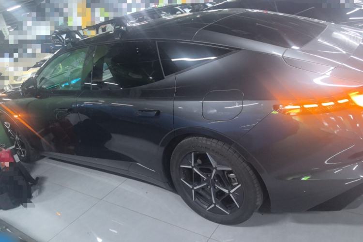 Used Lynk & Co Z10 2025 95 kWh 766 km Range Rear-Wheel Drive Max