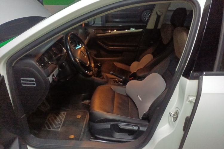 Used Volkswagen Sagitar 2017 1.6L Manual Comfort Model Left Front Seat