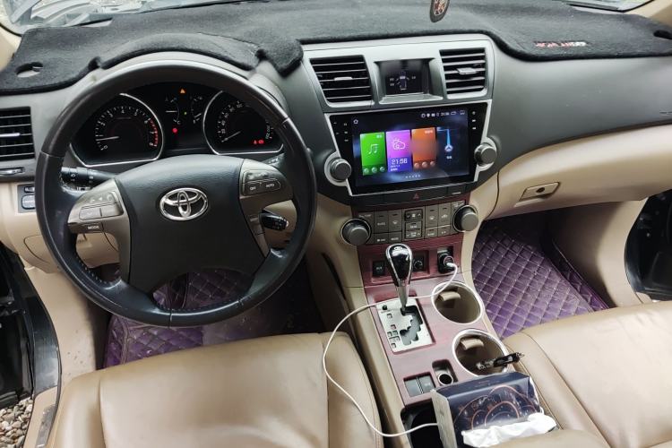 Used Toyota Highlander 2011 2.7L Two-Wheel Drive 7-Seater Luxury Edition Center Console