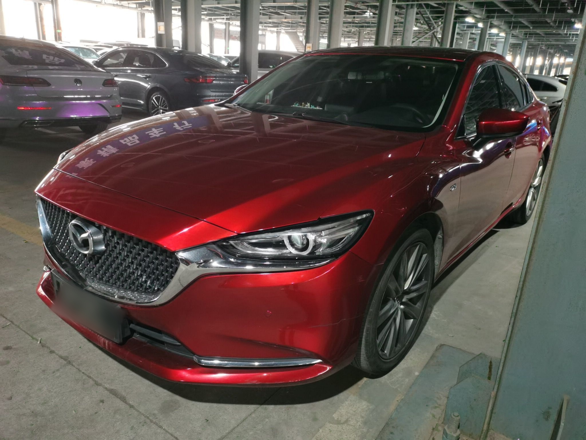 تحت مقدمة السيارة