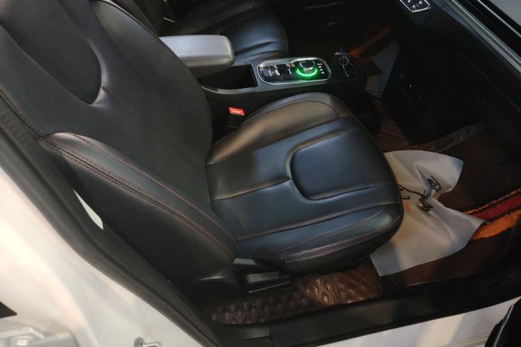 Used Dayun Yuehu 2021 32.85 kWh Two-Wheel-Drive Sprite Version Right Front Seat