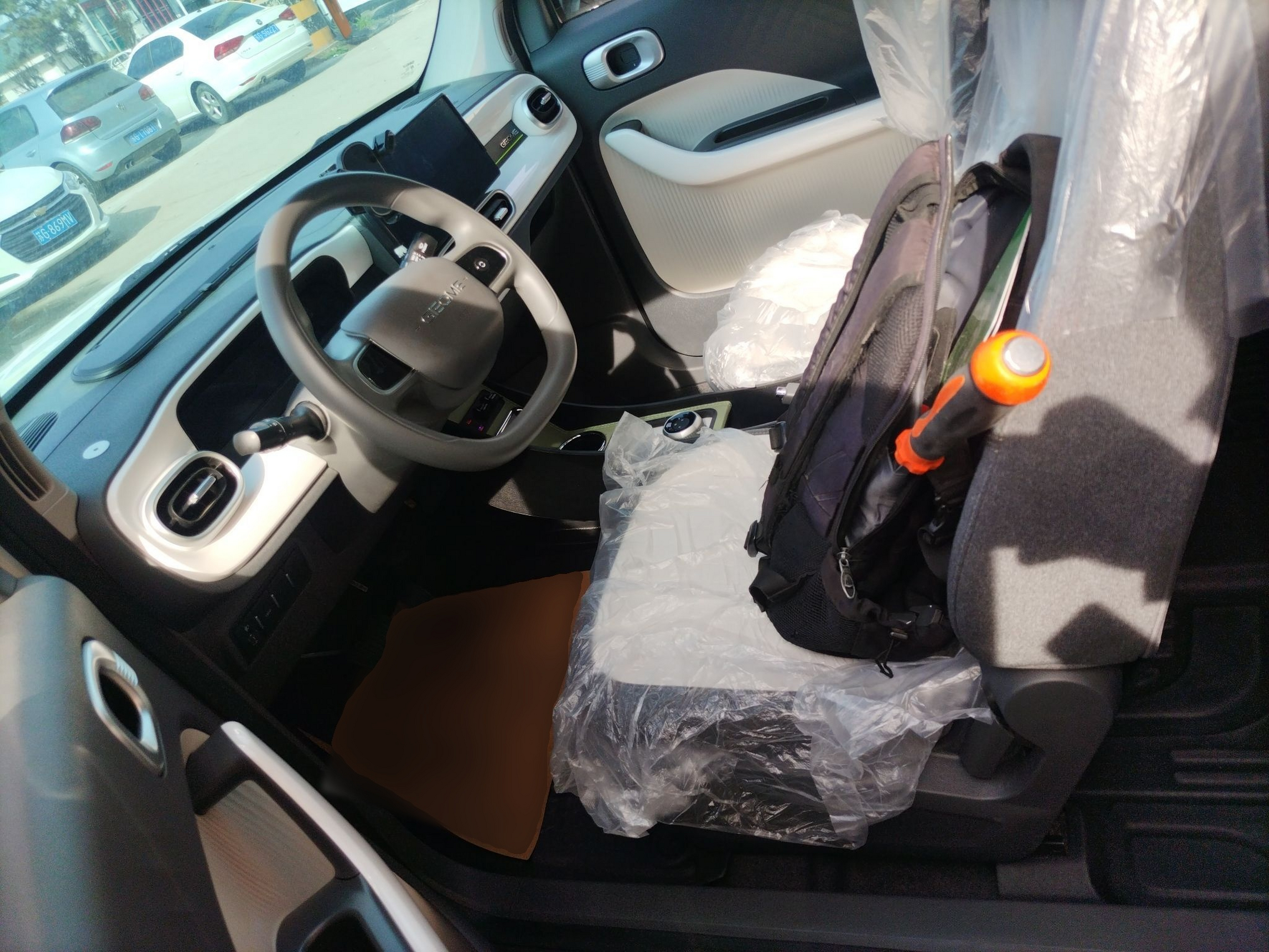 المقاعد الأمامية داخل السيارة