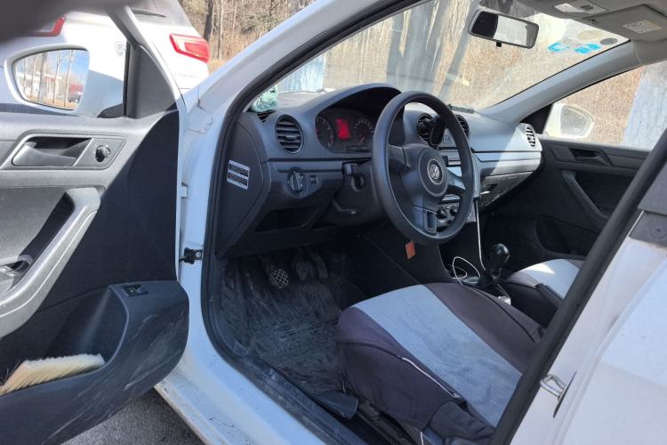 Used Volkswagen Jetta 2015 Value Edition 1.6L Manual Fashionable Style
