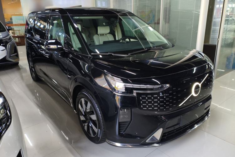 Used Volvo EM90 2025 Ultra Six-Seater Exterior 1