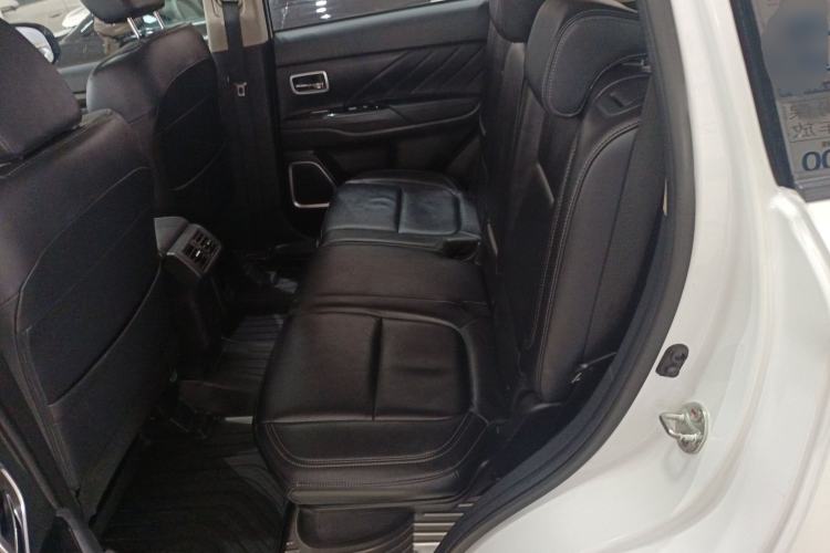 Used Mitsubishi Outlander 2019 2.0L Two-Wheel Drive Comfort Edition 7-Seater China VI Standard