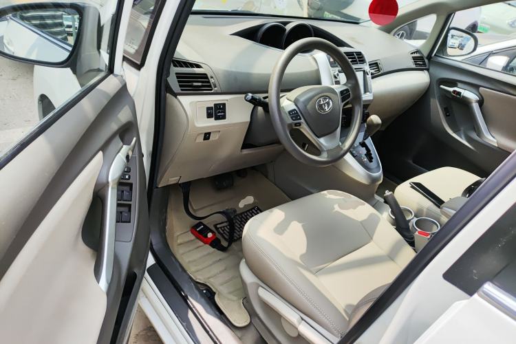 Used Toyota Verso 2014 Starlight 180E CVT Elite Edition
