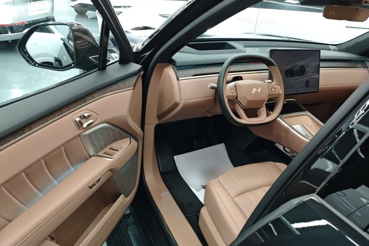 Used ONVO Luxeed L90 2025 Model—Max Six-Seater Version Driver Seat