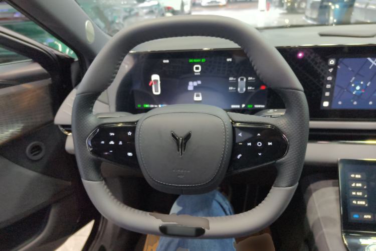 Used VOYAH PASSION 2024 PHEV Four-Wheel Drive Ultra-Long Range Flagship Model Steering Wheel