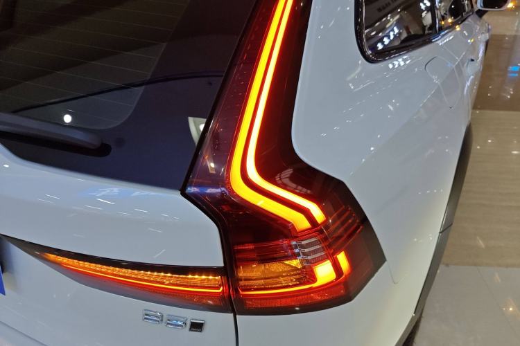 Used Volvo V90 2024 Cross Country B5 AWD Smart Range Edition