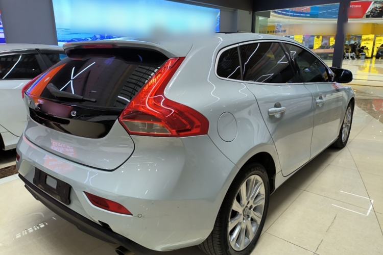 Used Volvo V40 2014 2.0T Zhiya Edition
