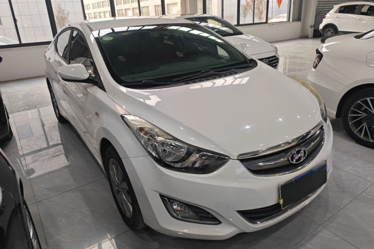 Used Hyundai Elantra (5th Generation / Langdong) 2015 1.6L Automatic Fashion Model Front Right 45 Deg