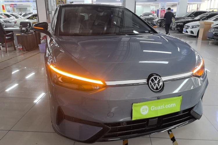 Used Volkswagen ID.7 VIZZION 2024 PRO Model Front Right 45 Deg