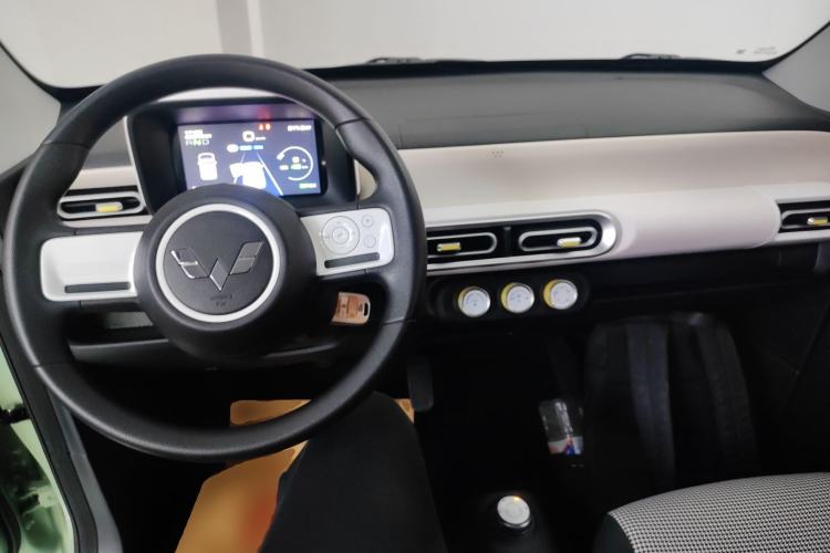 Used Wuling Hongguang MINIEV 2024 3rd Generation 215km Youth Edition Center Console