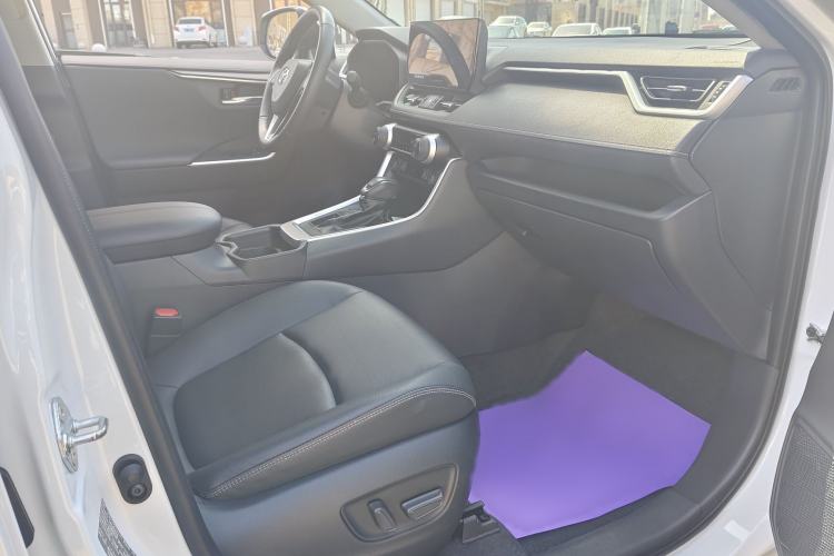 Used Toyota RAV4 2023 2.0L CVT Two-Wheel Drive Fashion Plus Edition Right Front Seat