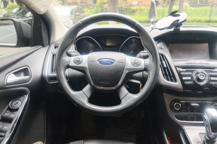 Used Ford Focus 2012 Sedan 1.6L Automatic Fashion Edition
