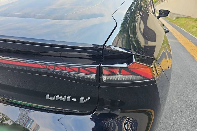 Used Changan UNI-V iDD 2024 Blue Whale Smart Electric iDD 136km Luxury Model
