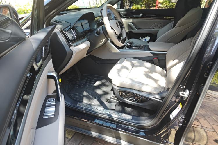 Used BYD Tang New Energy 2024 DM-i Glory Edition 112KM Flagship Model
