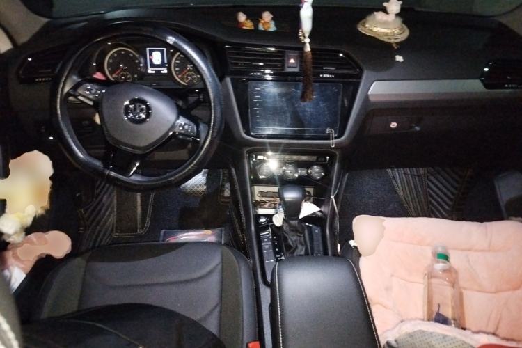 Used Volkswagen Tiguan L 2019 Updated Version 330TSI Automatic Two-Wheel Drive Panoramic Comfort Edition China VI Standard Center Console