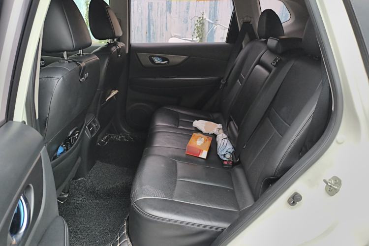 Used Nissan X-Trail 2015 2.0L CVT Comfort MAX Edition 2WD