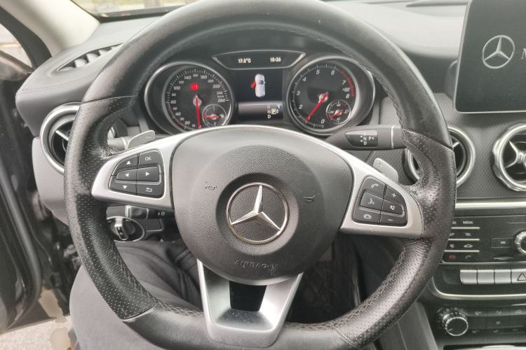 Used Mercedes-Benz GLA 2019 GLA 200 Fashion Model Steering Wheel