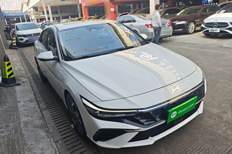 Used Hyundai Elantra 2023 1.5L CVT LUX Prestige Edition
