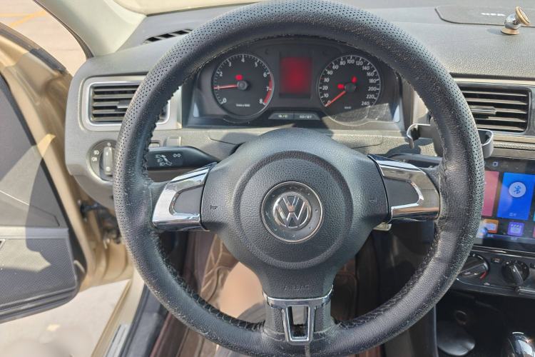 Used Volkswagen Santana 2013 1.6L Automatic Comfort Edition Interior 1