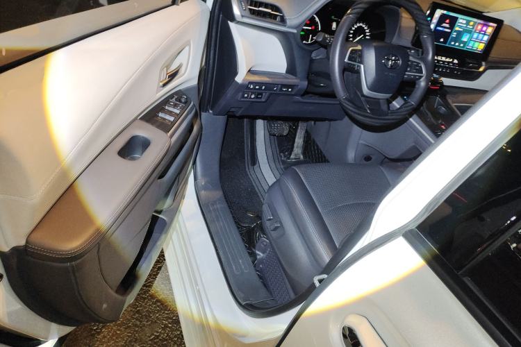 Used Toyota SIENNA 2023 2.5L Hybrid Comfort Edition