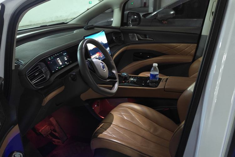 Used Denza D9 2022 DM-i 970 Four-Wheel Drive Prestige Model