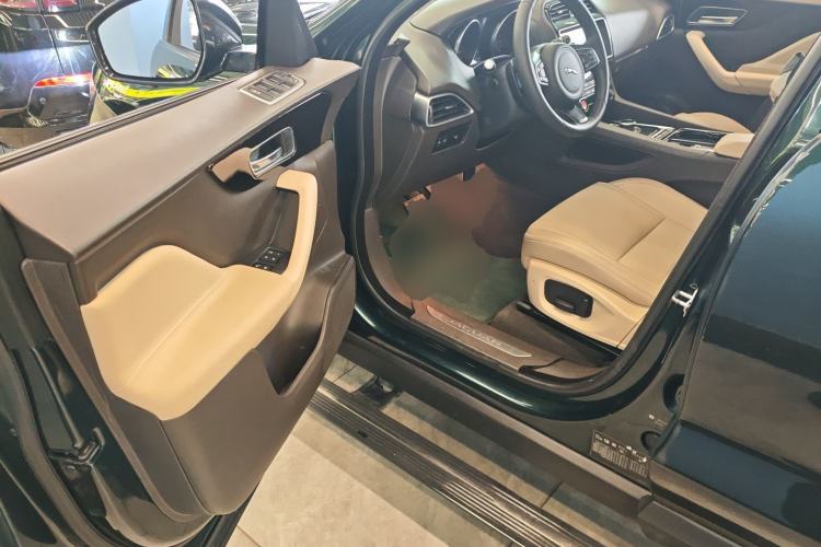 Used Jaguar F-PACE 2016 2.0T Two-Wheel Drive Urban Luxury Edition
