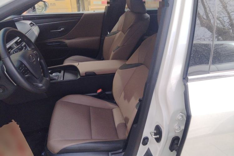 Used Lexus ES 2023 200 Excellence Edition
