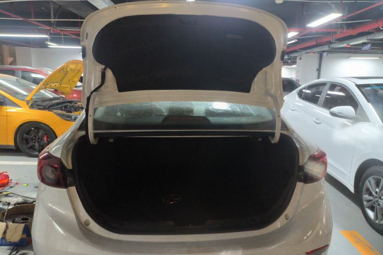 Used Mazda Mazda 3 Axela 2016 Sedan 1.5L Manual Comfort Model
