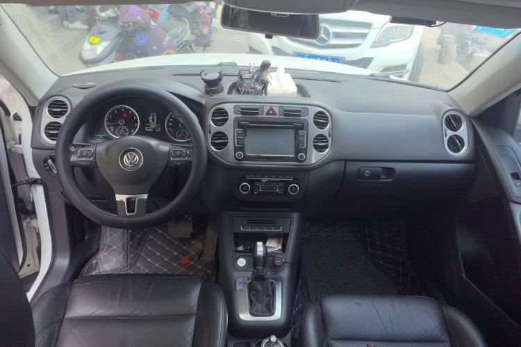 Used Volkswagen Tiguan 2012 2.0 TSI Automatic All-Wheel Drive Elite Edition Center Console