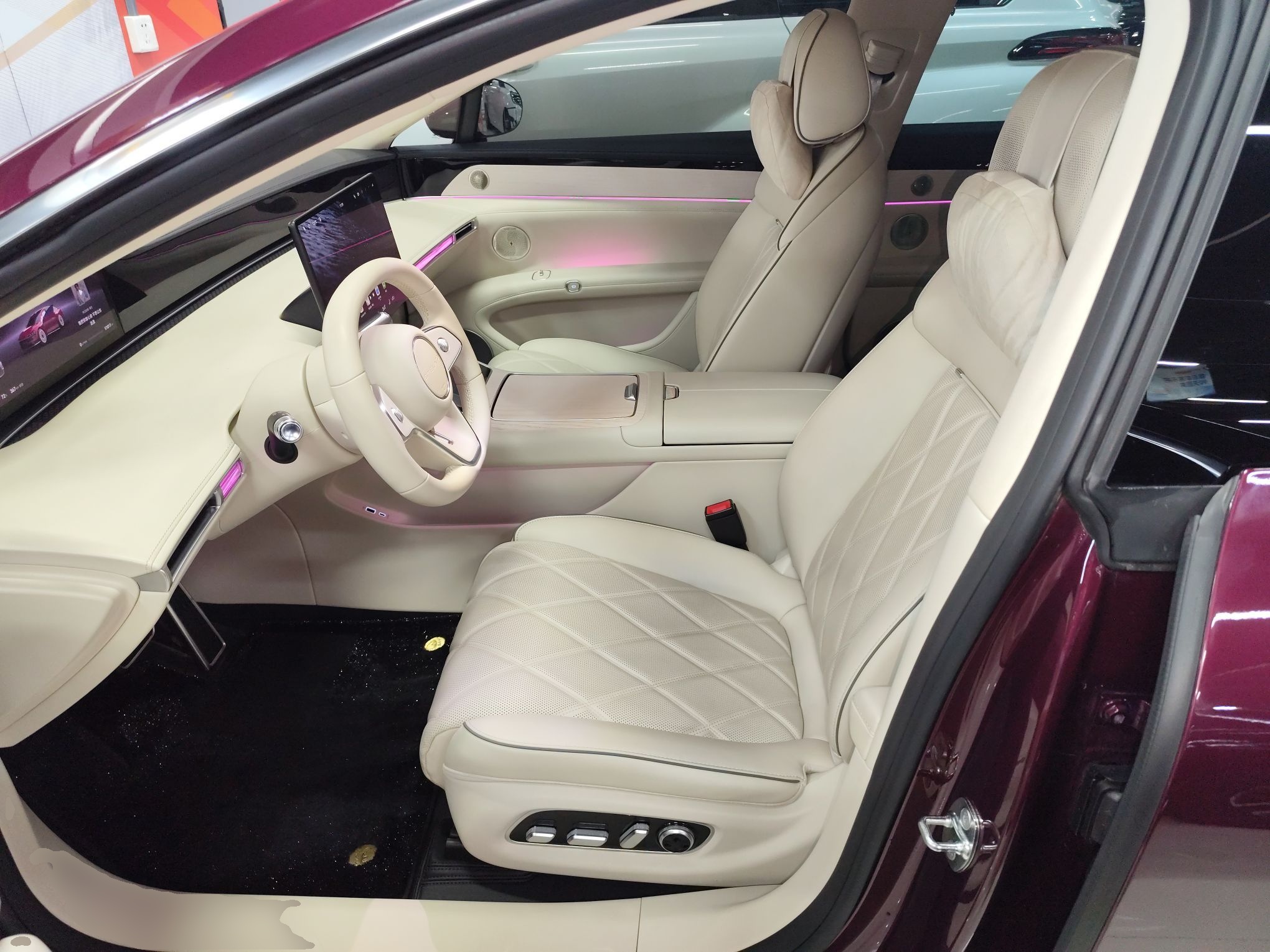 Переднее сиденье в автомобиле