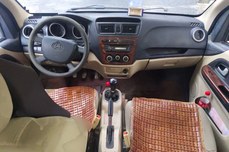 Used CHANGAN KAICHENG Ruixing M80 2014 1.5L Standard Version 4G15S Interior 2