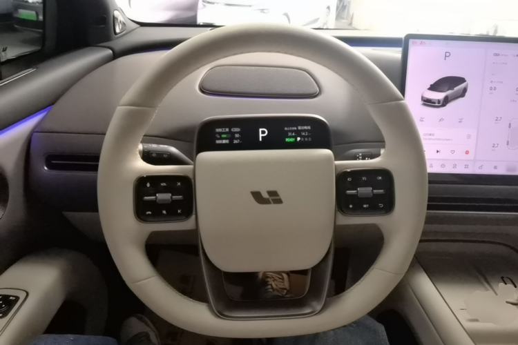 Used Li Auto i6 2025 Model Four-Wheel-Drive Standard Type
