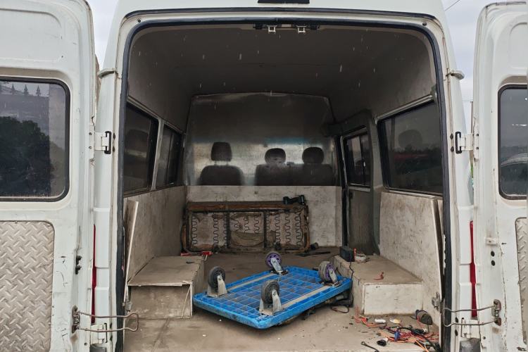 Used Iveco Daily 2017 2.5T A35 Low-Roof 5-7 Seater Passenger Van 47Z5