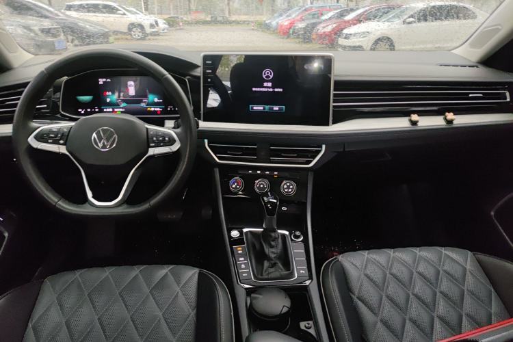 Used Volkswagen Sagitar 2023 300TSI DSG Excellence Edition Center Console