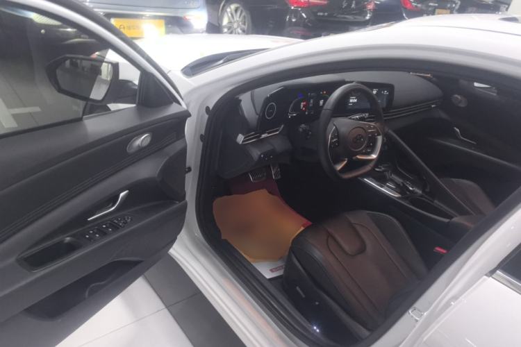 Used Hyundai Elantra 2023 1.5L CVT LUX Prestige Edition