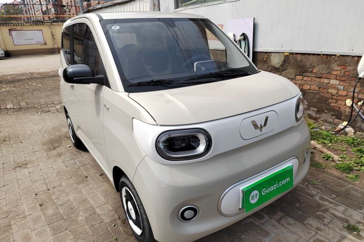 Used Wuling Hongguang MINIEV 2024 3rd Generation 215km Youth Edition Front Right 45 Deg